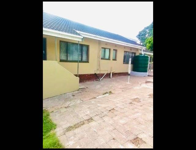 4 BEDROOM HOUSE FOR SALE IN QUEENSBURGH